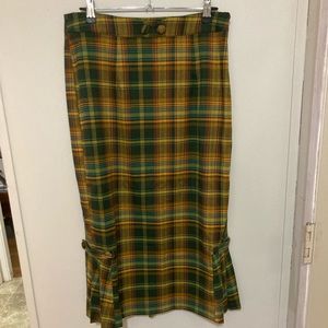 Pencil/wiggle skirt with back kick pleats